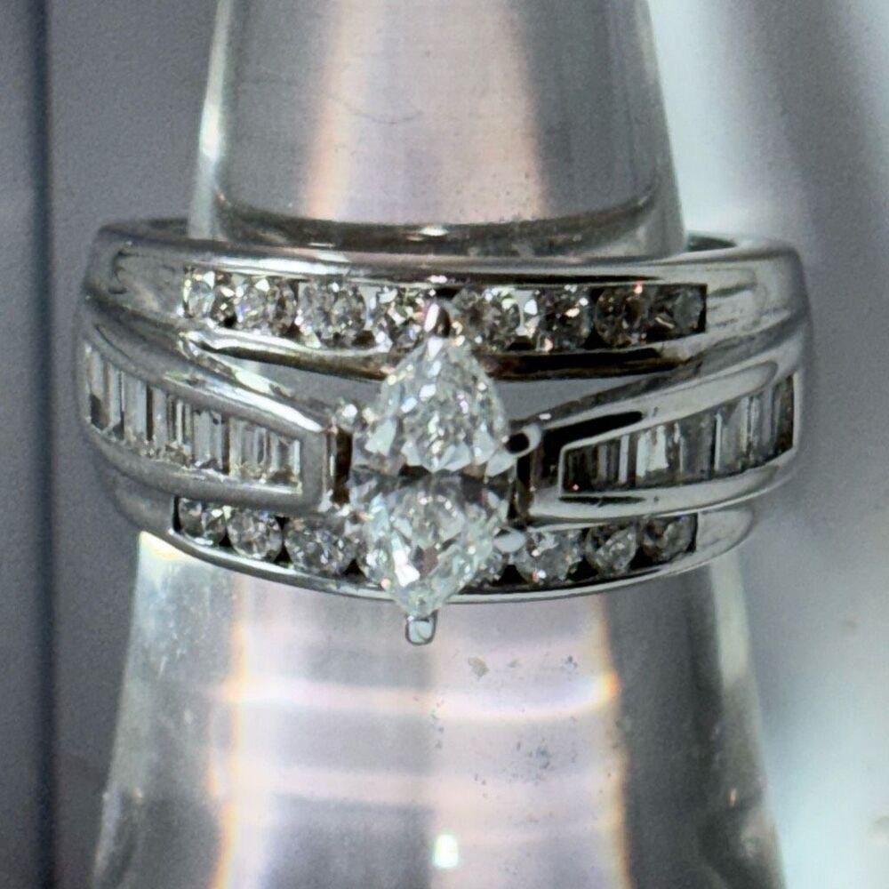 Vintage 14kt white gold wedding/engagement ring lg Marquis diamond 1ctw 7.7g